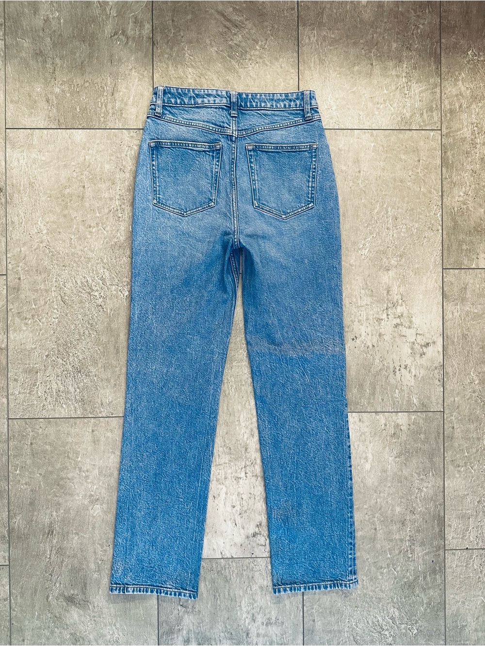ASOS 90’s Straight Leg Medium Wash Jeans 26x32 EUC